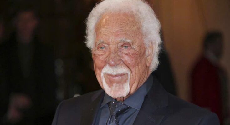Tom Jones Reveals Truth About Elvis Presley at 85
