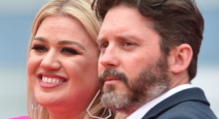 Kelly Clarkson’s Divorce, Kids & Hidden Tragedy Revealed